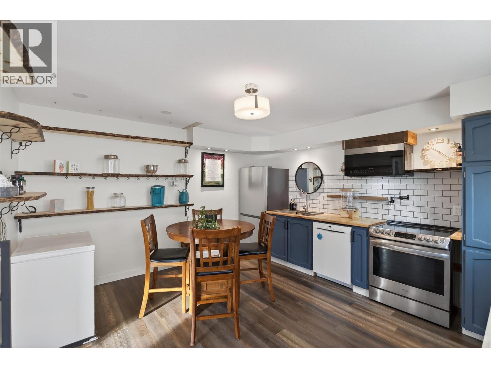 2952 Clapperton Avenue, Merritt