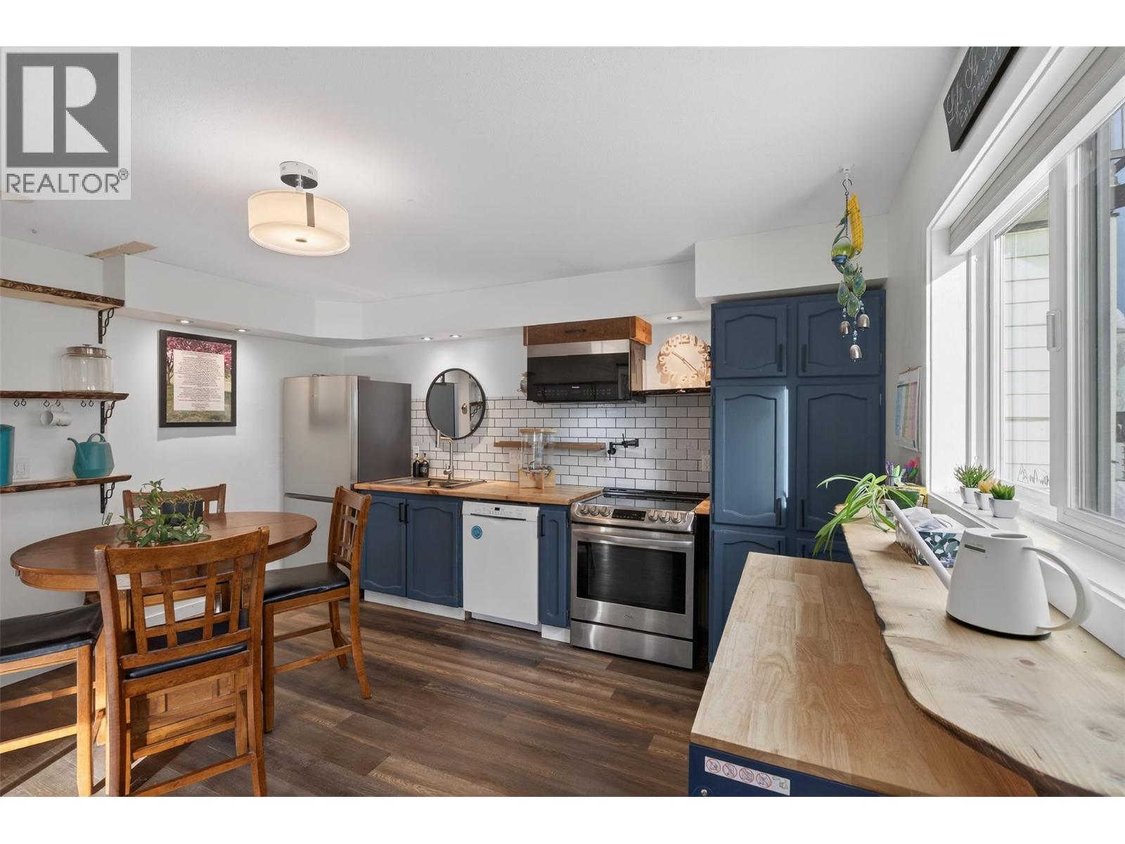 2952 Clapperton Avenue, Merritt