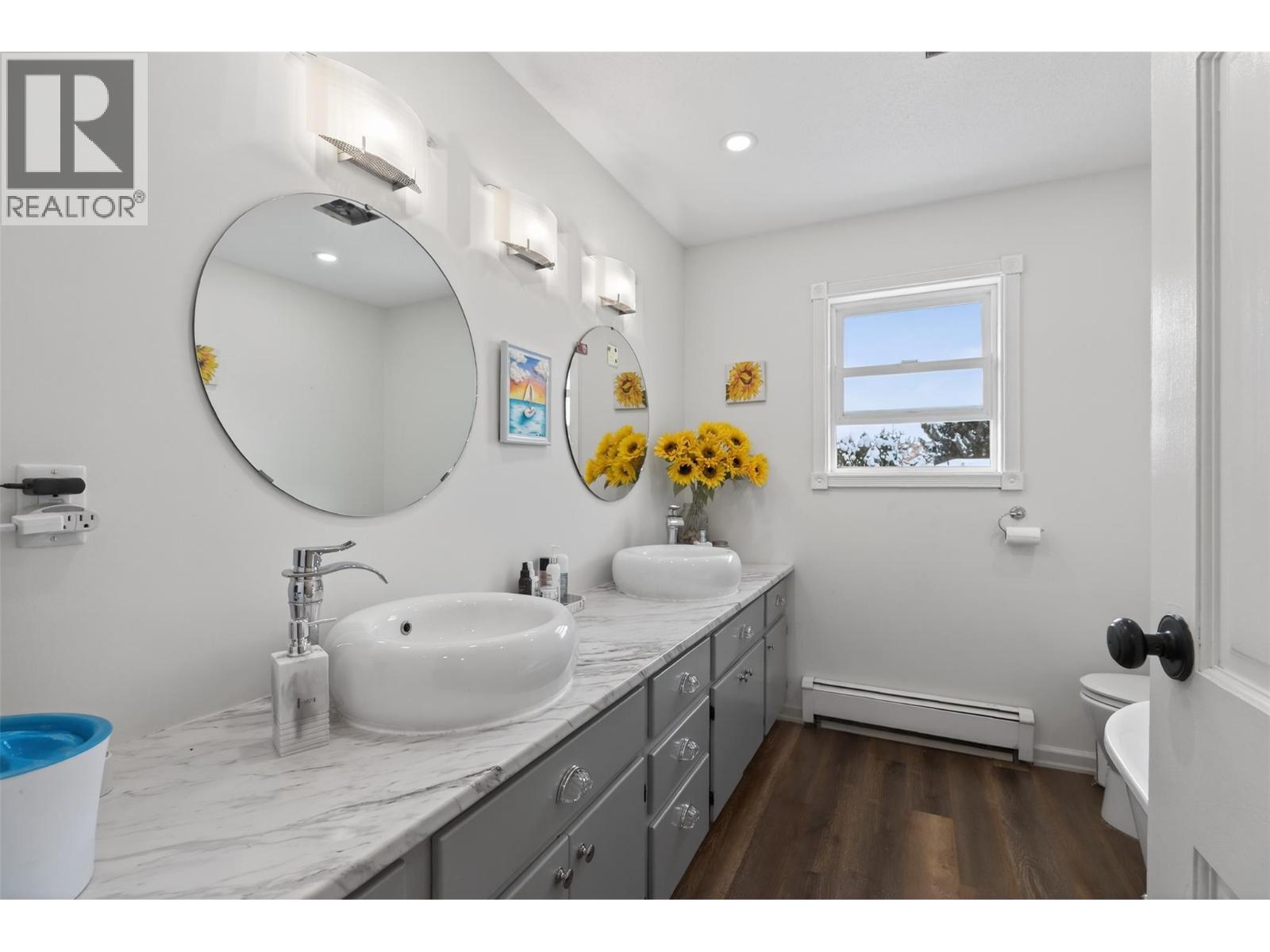 2952 Clapperton Avenue, Merritt