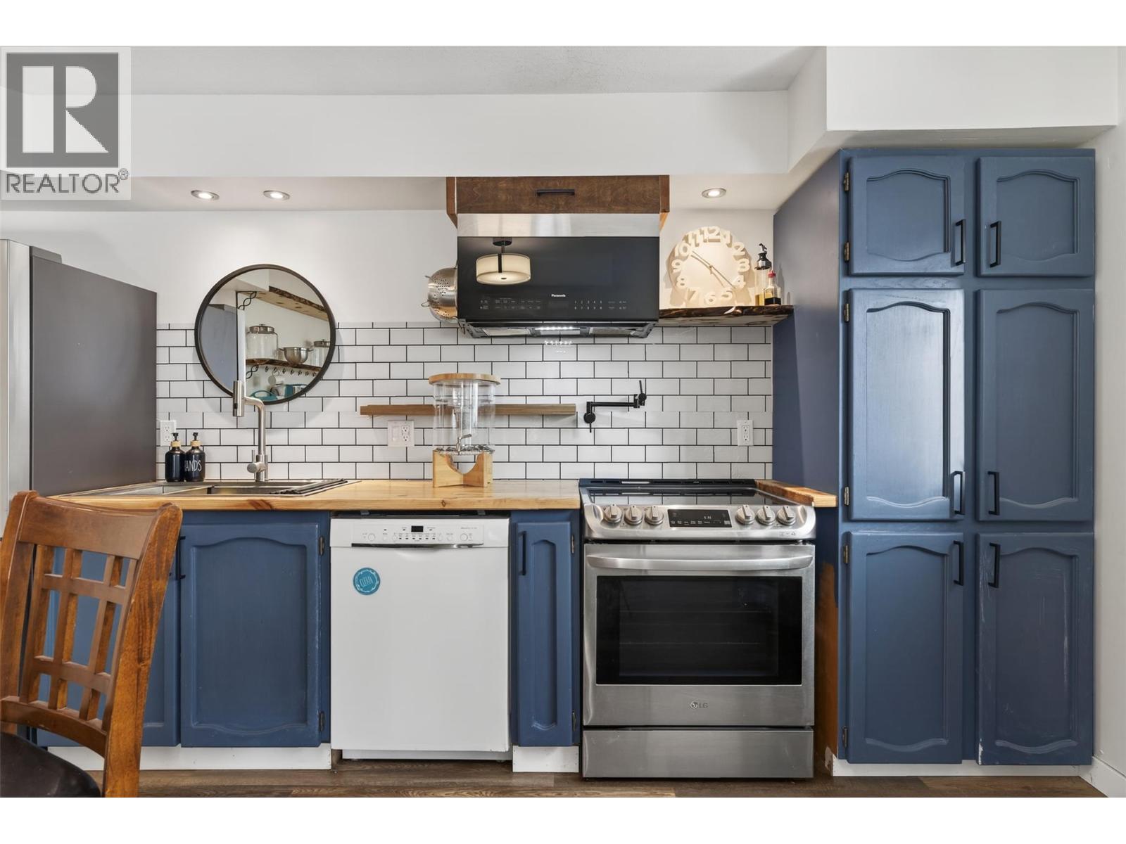 2952 Clapperton Avenue, Merritt