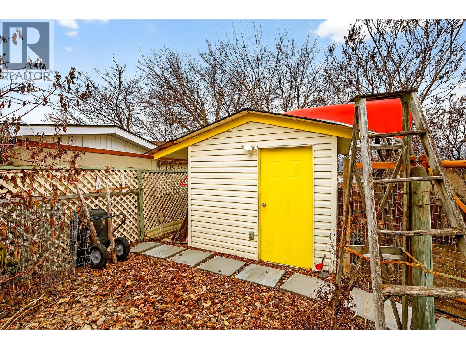 2952 Clapperton Avenue, Merritt