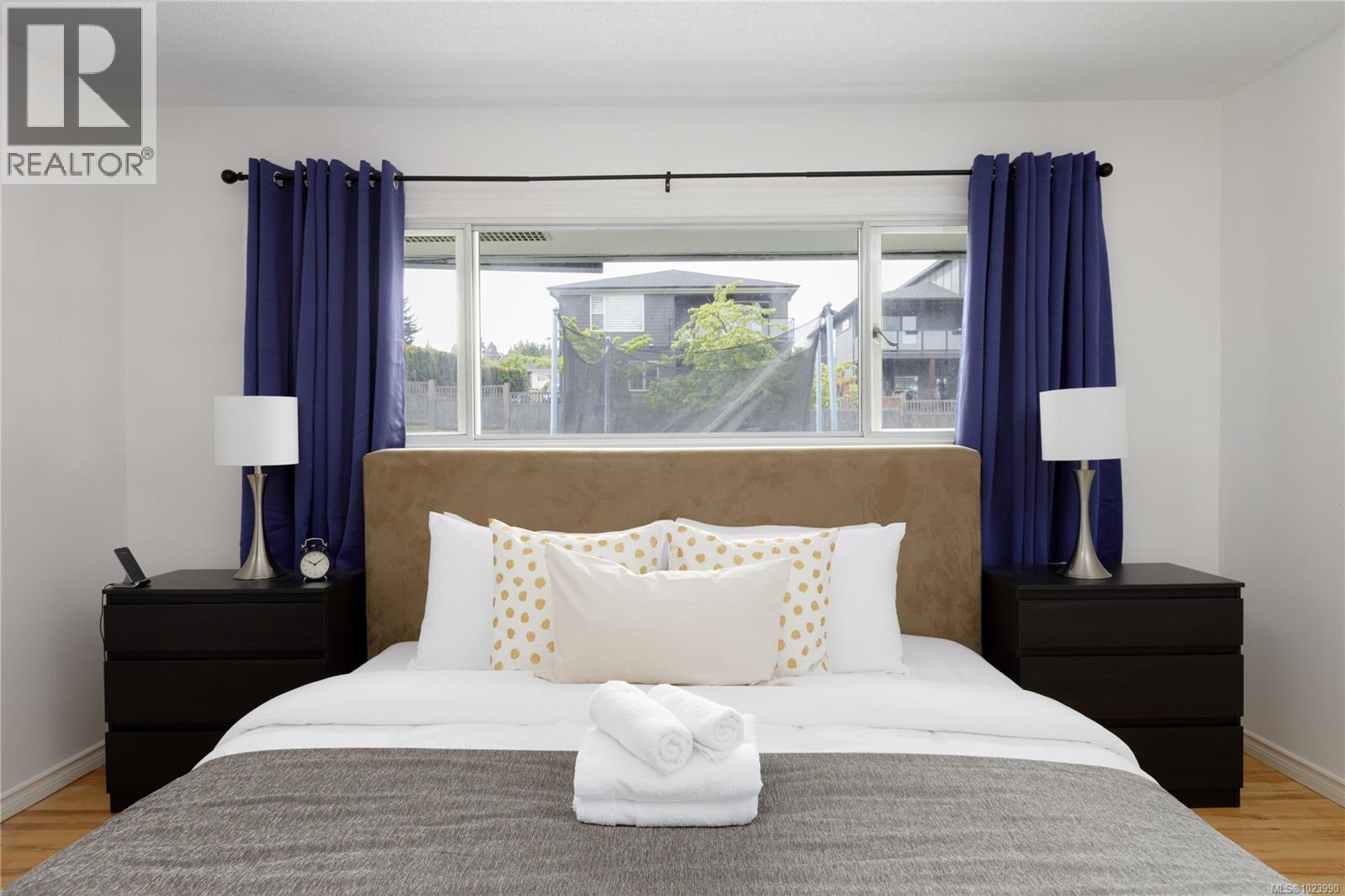 2555 DEPARTURE BAY RD - 26