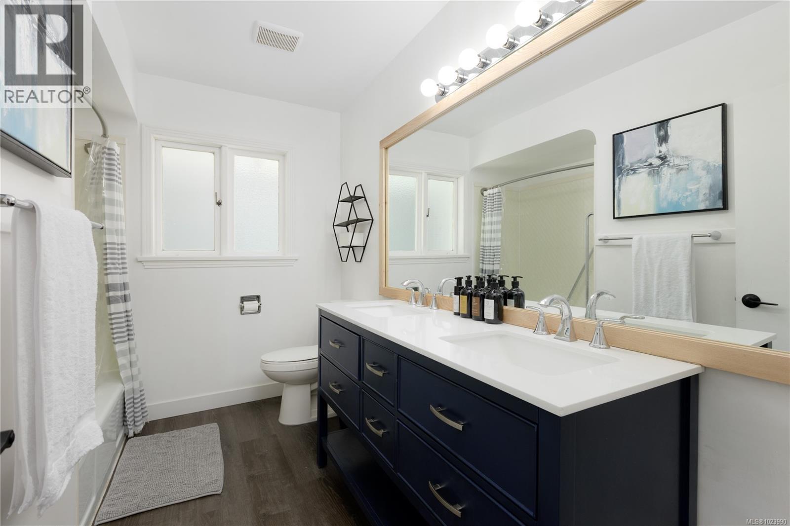 2555 DEPARTURE BAY RD - 27