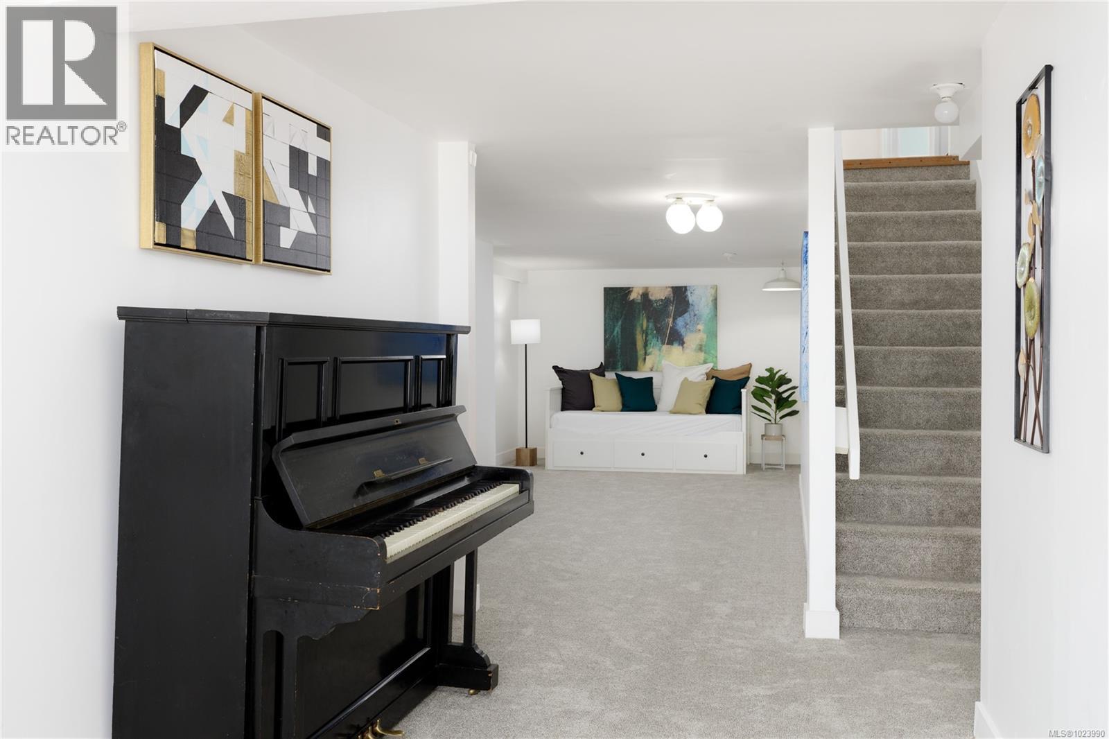 2555 DEPARTURE BAY RD - 31