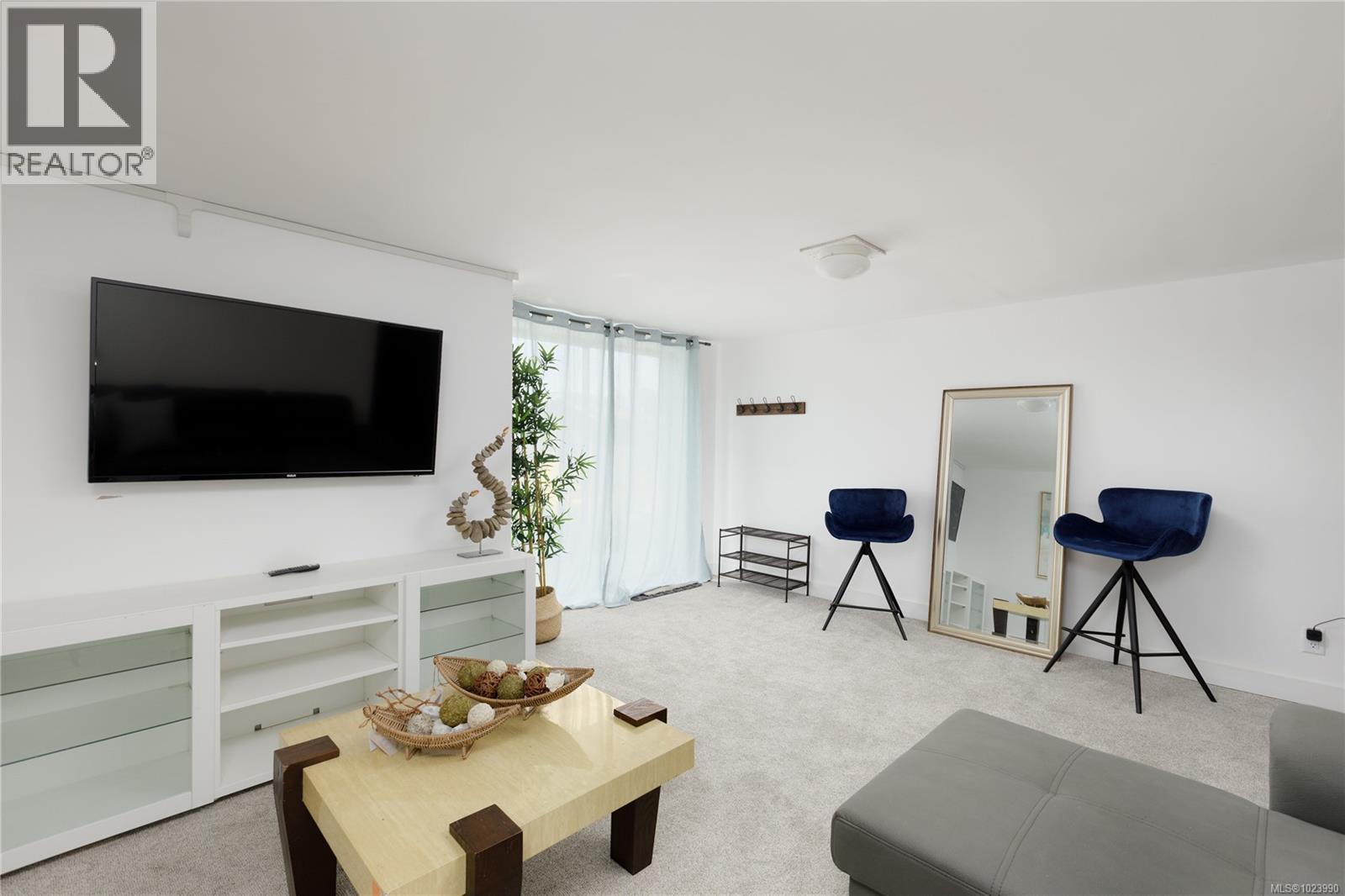 2555 DEPARTURE BAY RD - 33