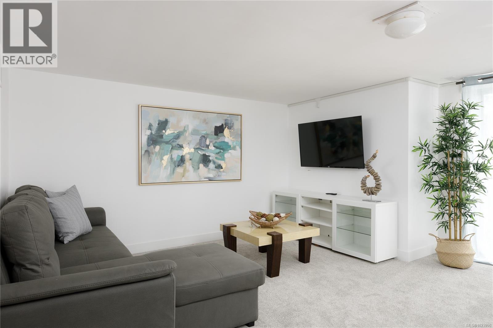 2555 DEPARTURE BAY RD - 34