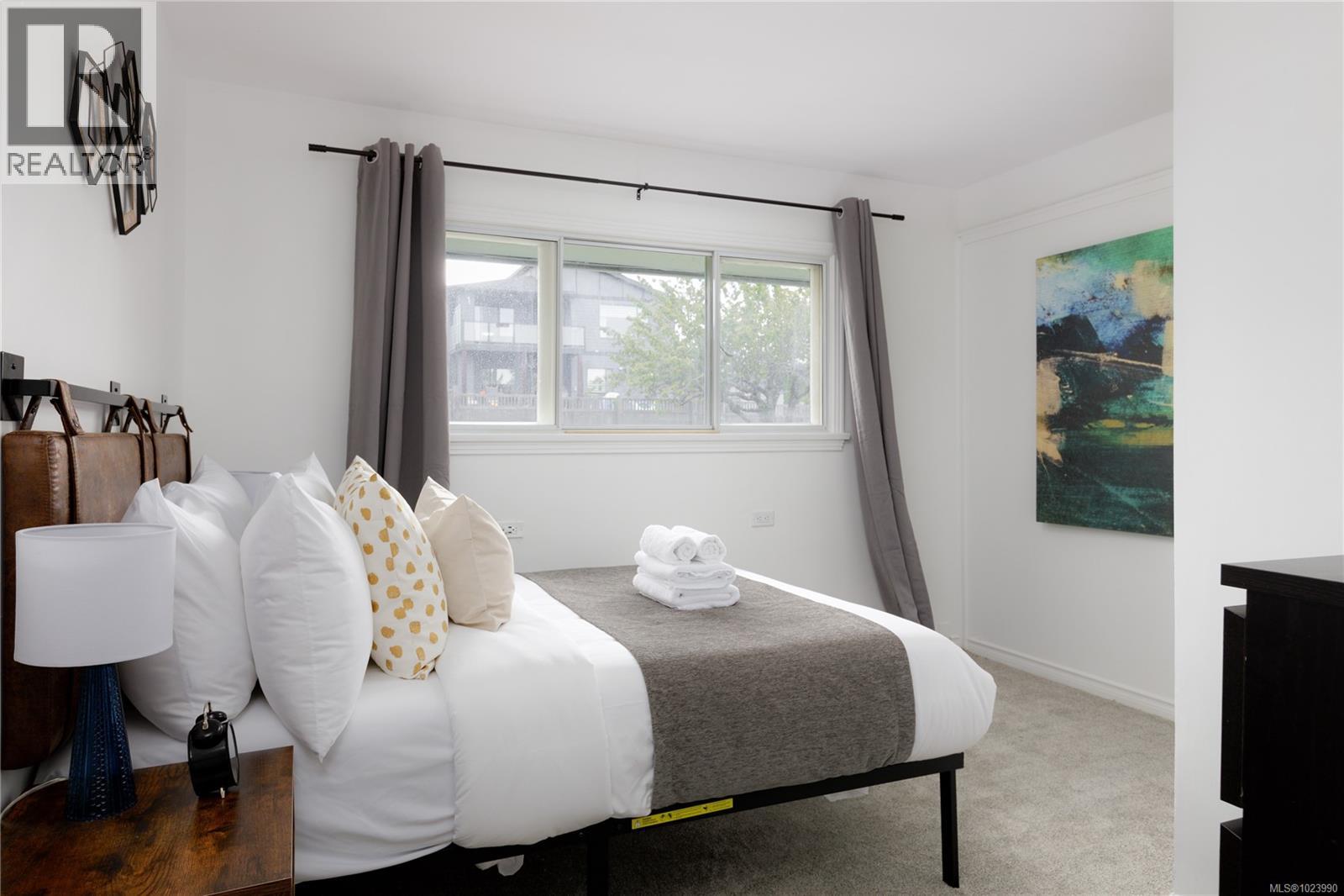 2555 DEPARTURE BAY RD - 35