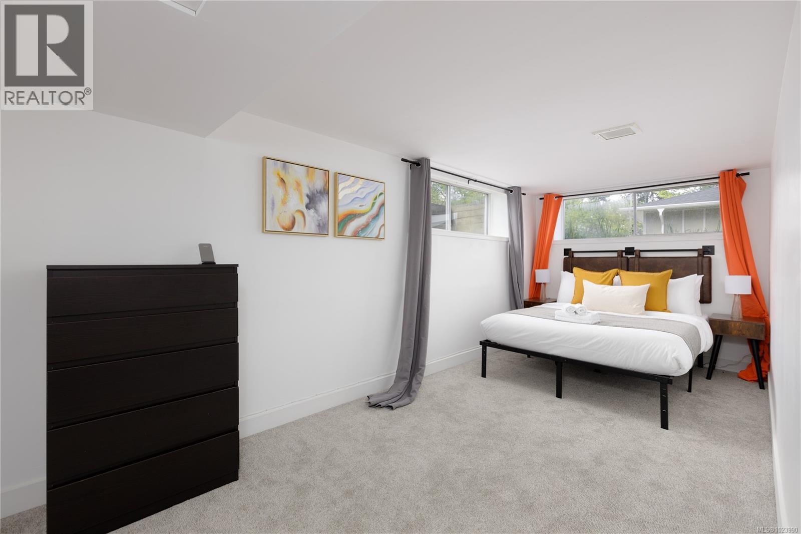 2555 DEPARTURE BAY RD - 38