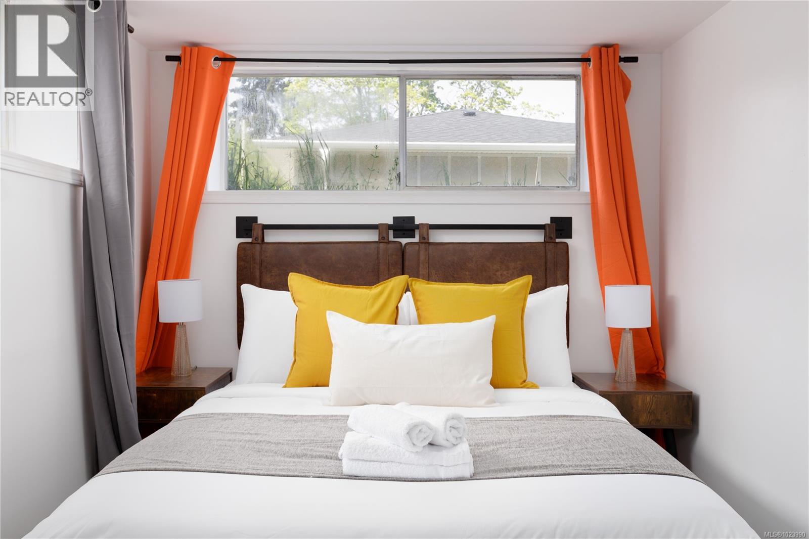 2555 DEPARTURE BAY RD - 39