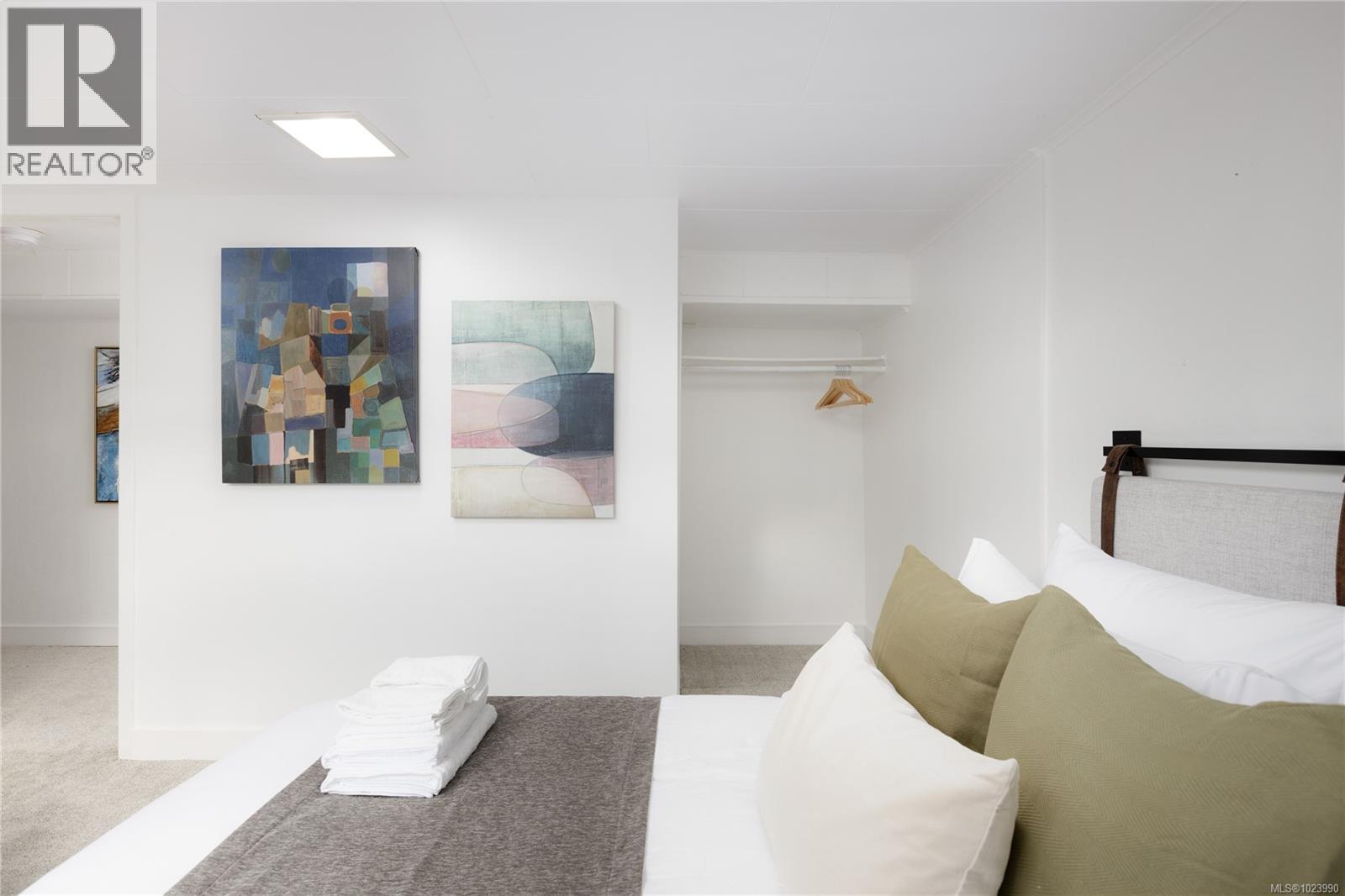 2555 DEPARTURE BAY RD - 42