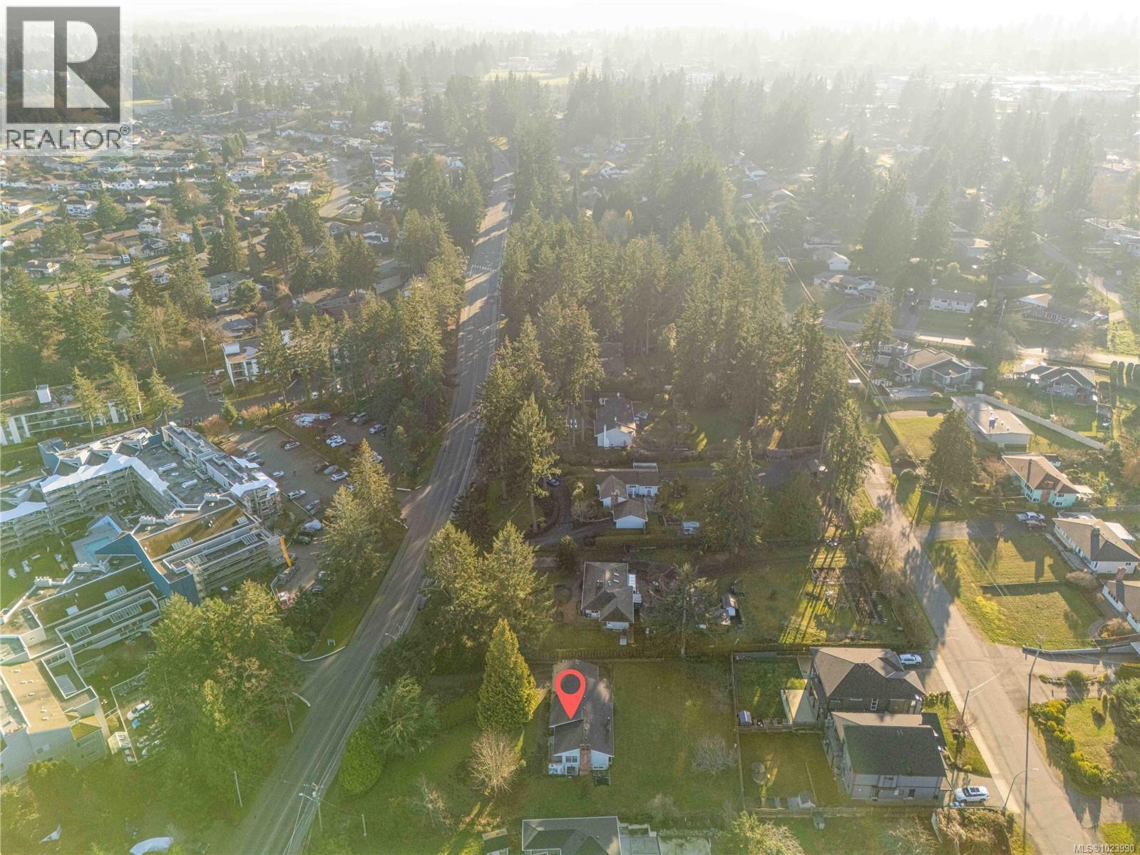 2555 DEPARTURE BAY RD - 52