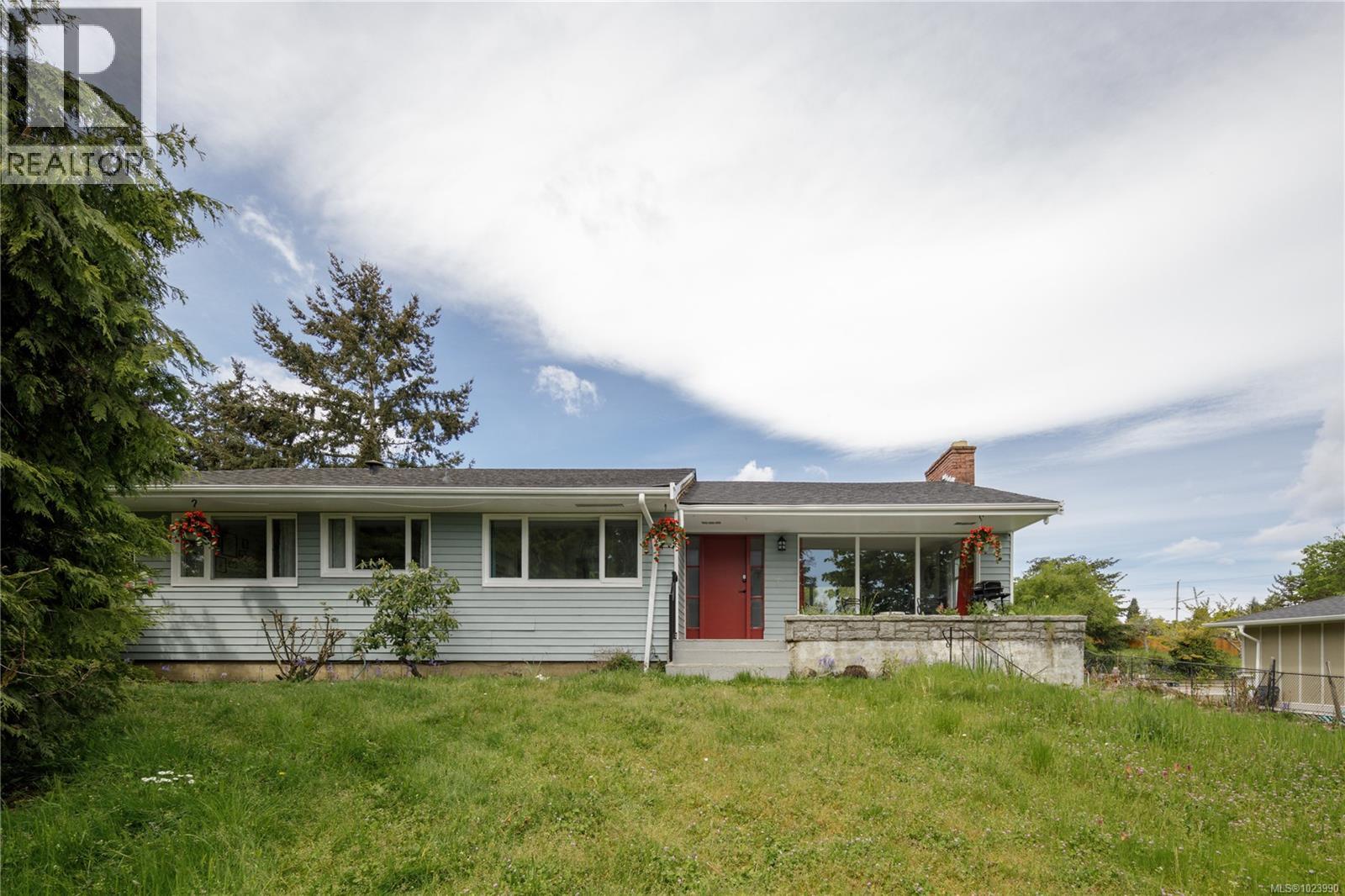 2555 DEPARTURE BAY RD - 6