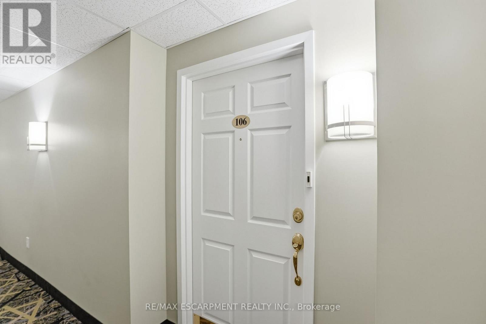 E106 - 216 PLAINS ROAD W - Photo 4 of 42, Burlington (Bayview), Ontario