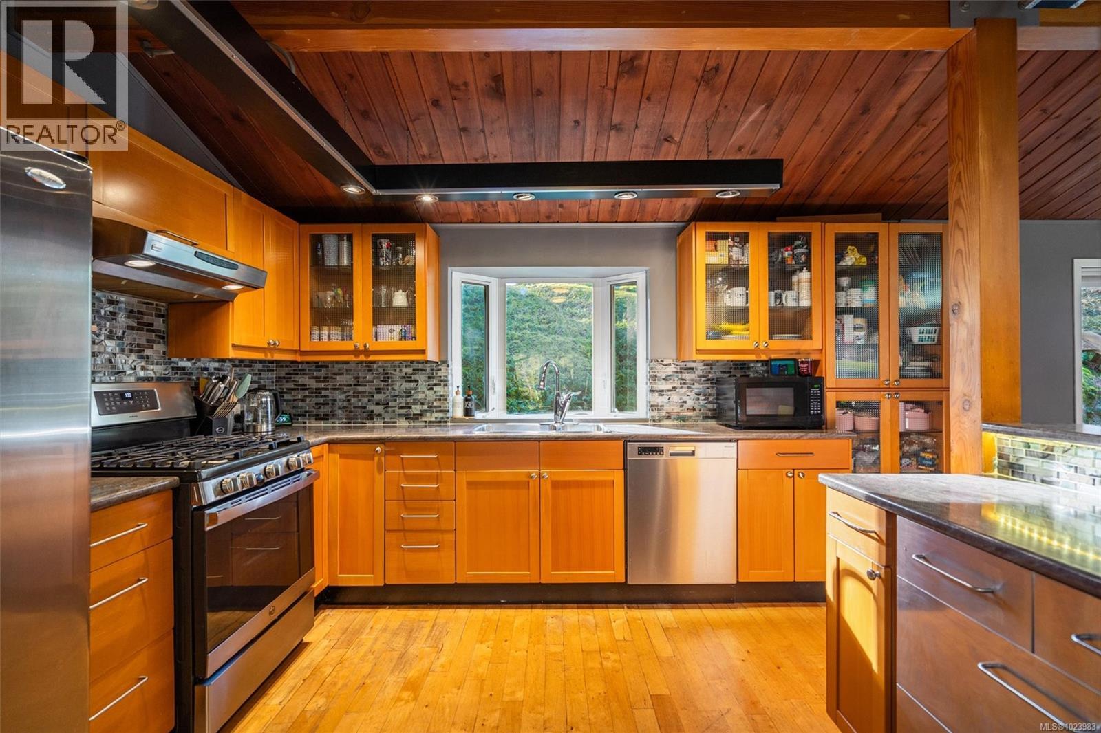 665 Latoria Rd, Colwood