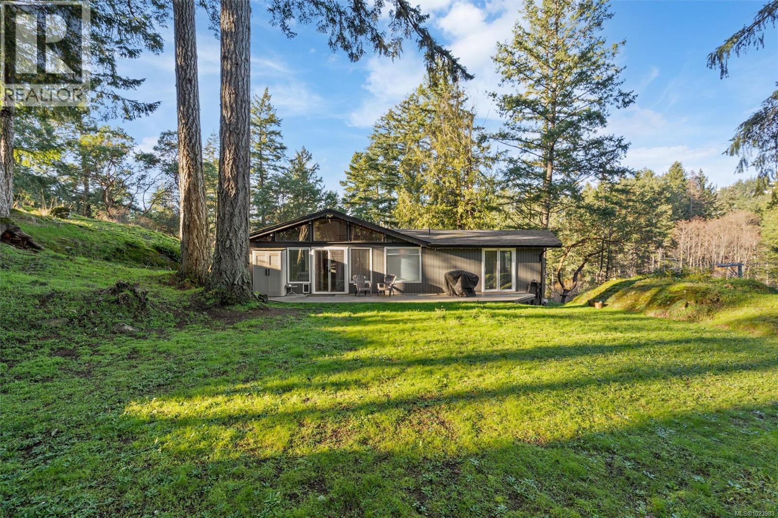 665 Latoria Rd, Colwood