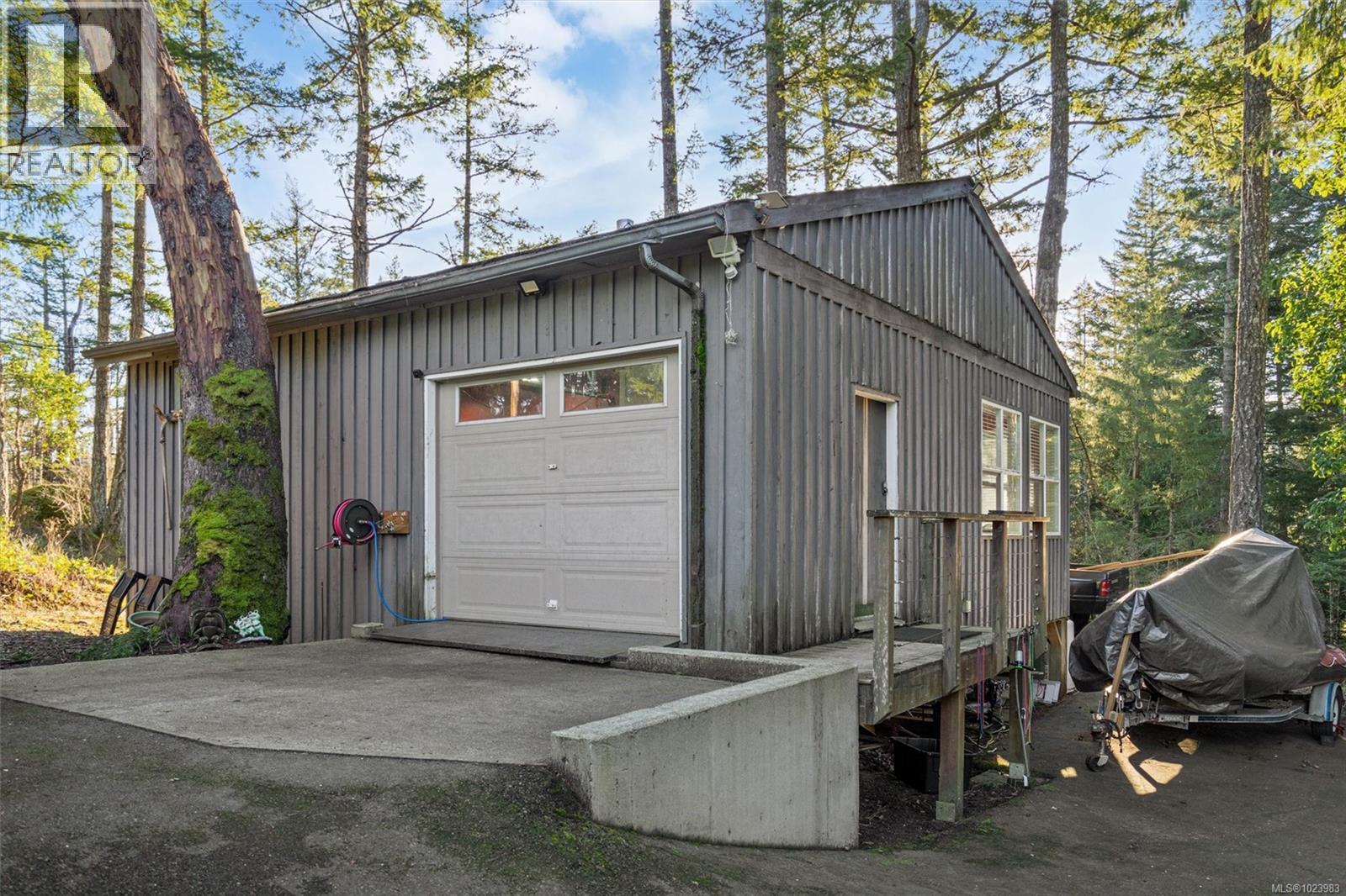 665 Latoria Rd, Colwood