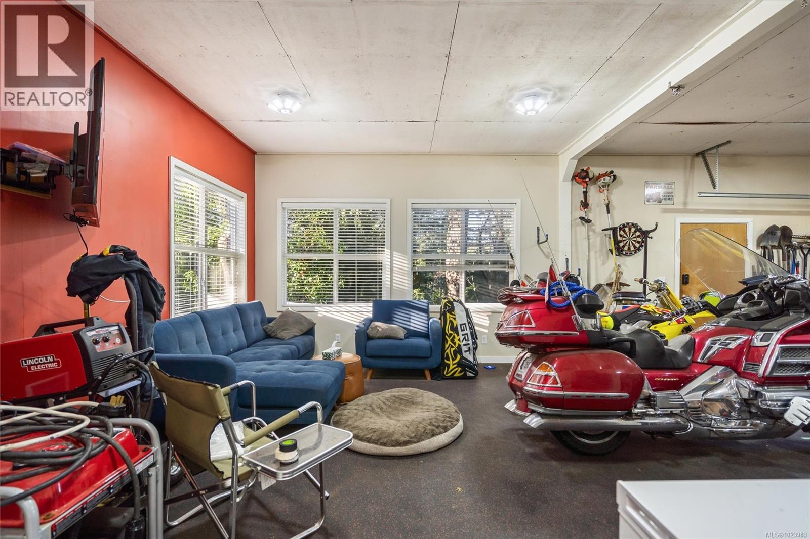 665 Latoria Rd, Colwood