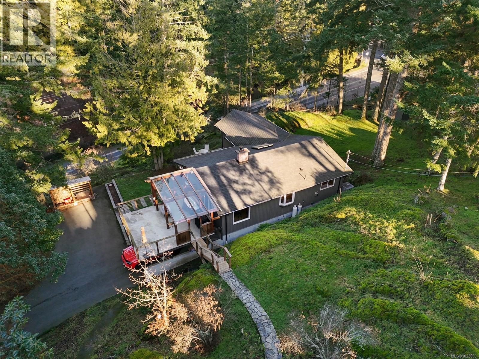 665 Latoria Rd, Colwood