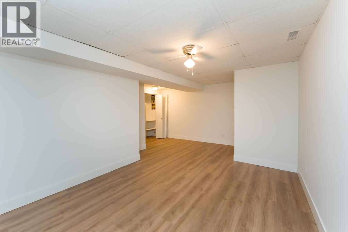 2354 VICTORIA STREET - 24