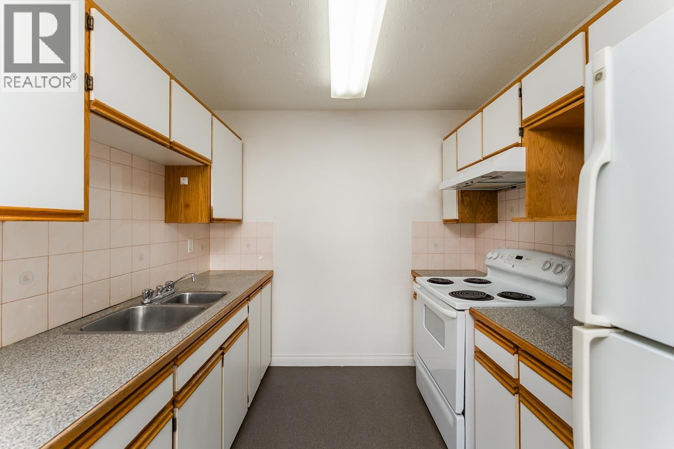 2354 VICTORIA STREET - 3