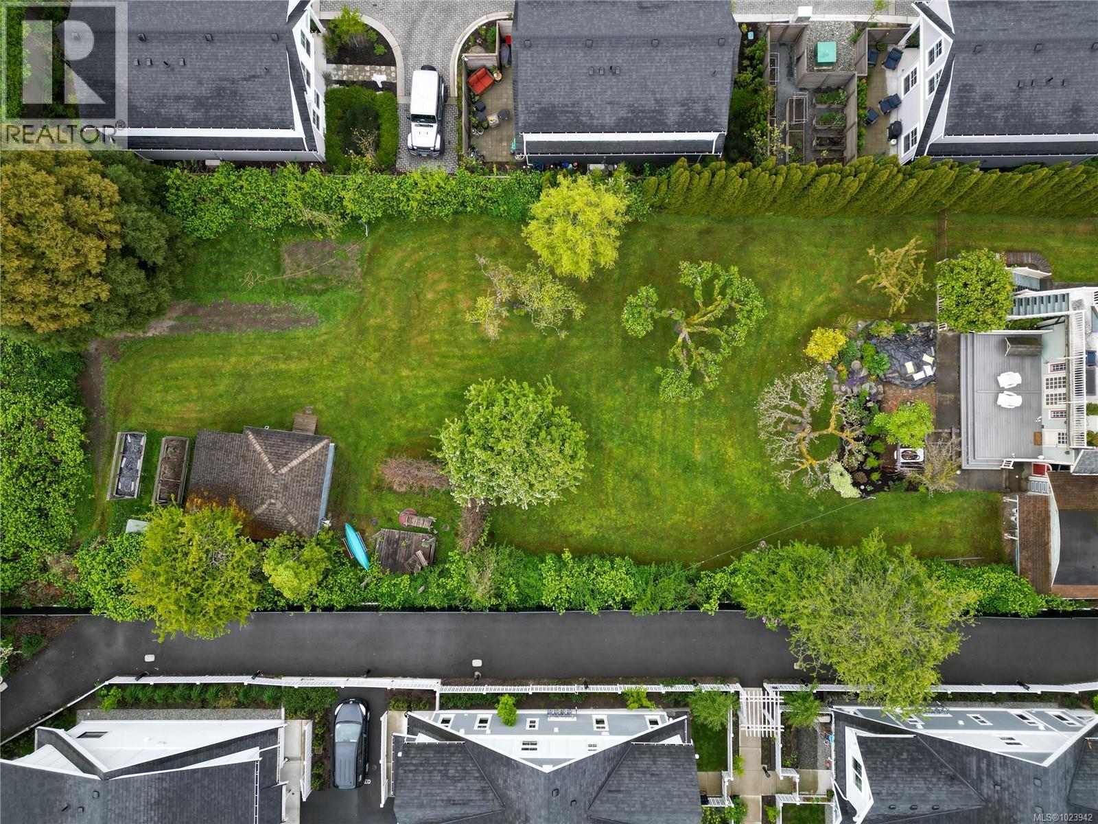  3106 Washington Avenue, Victoria