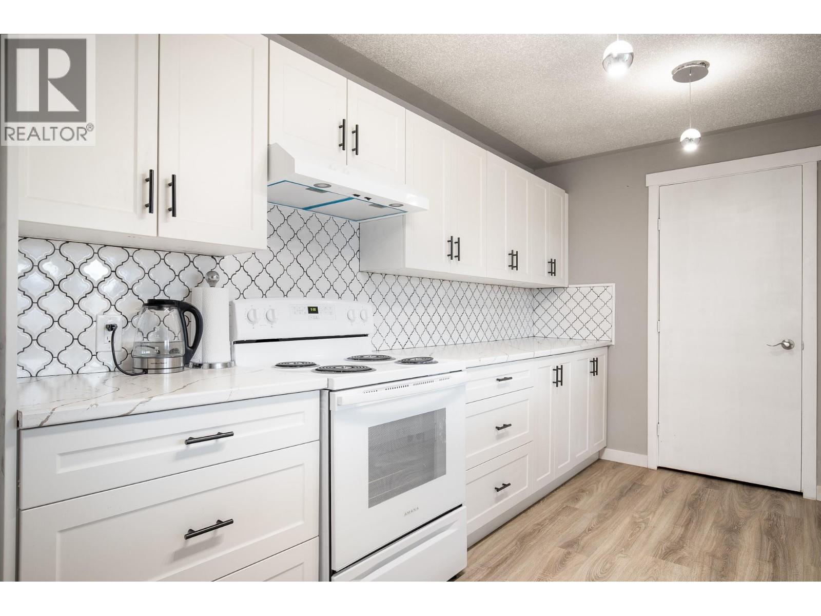 7880 Pleasant Valley Road - 11