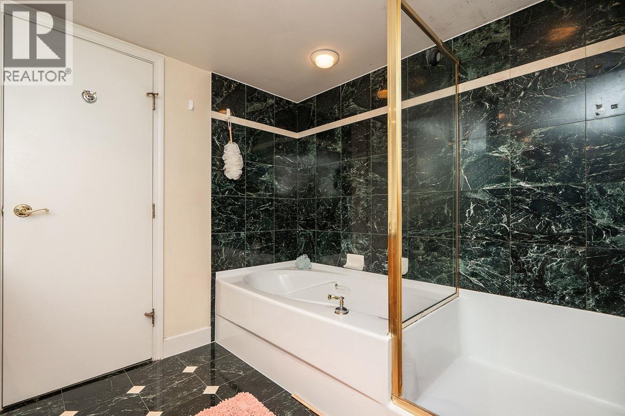 122 1228 MARINASIDE CRESCENT, Vancouver