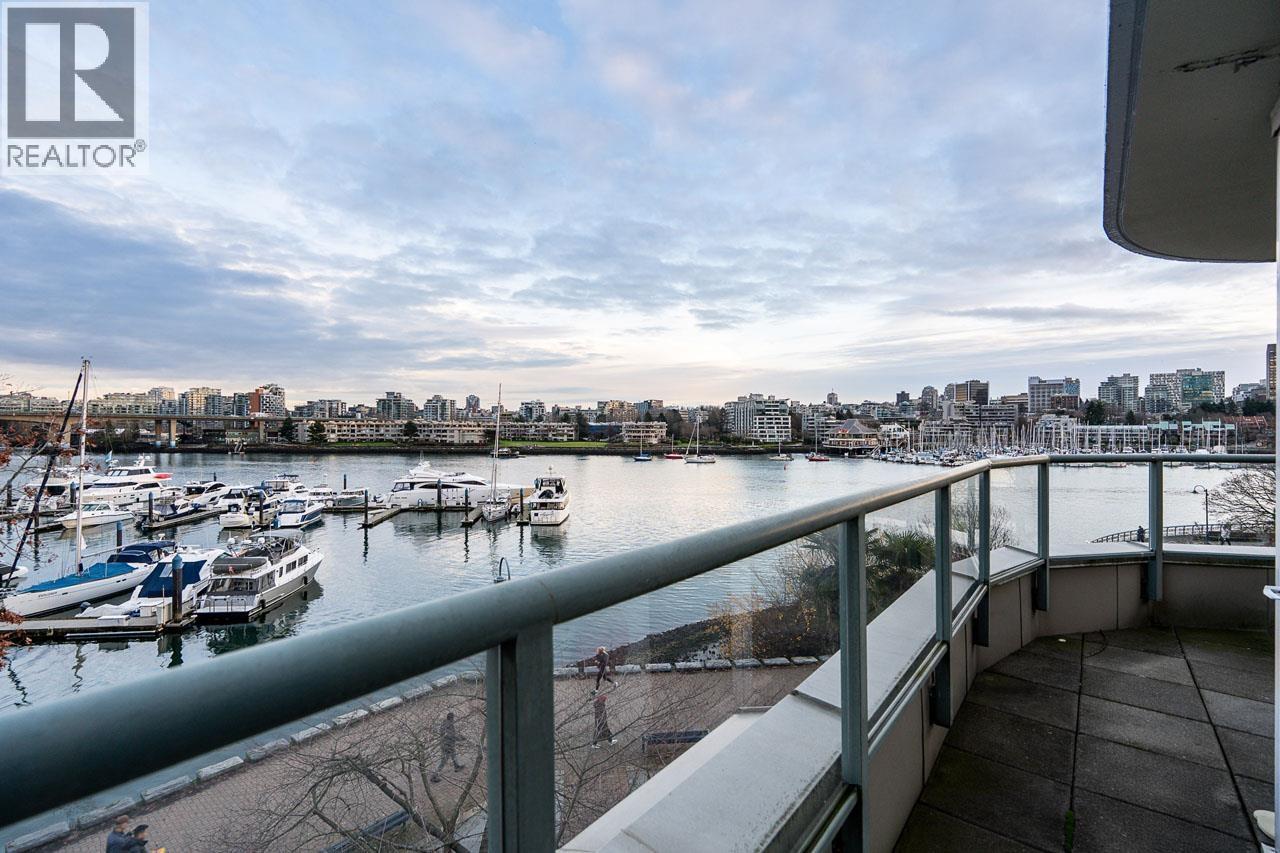 122 1228 MARINASIDE CRESCENT, Vancouver