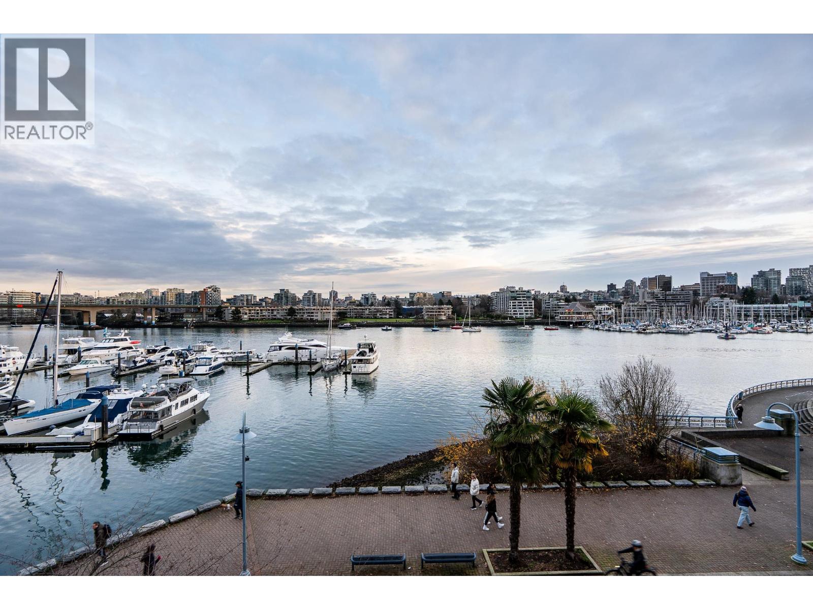 122 1228 MARINASIDE CRESCENT, Vancouver