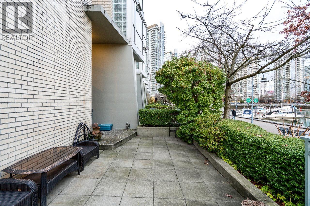 122 1228 MARINASIDE CRESCENT, Vancouver