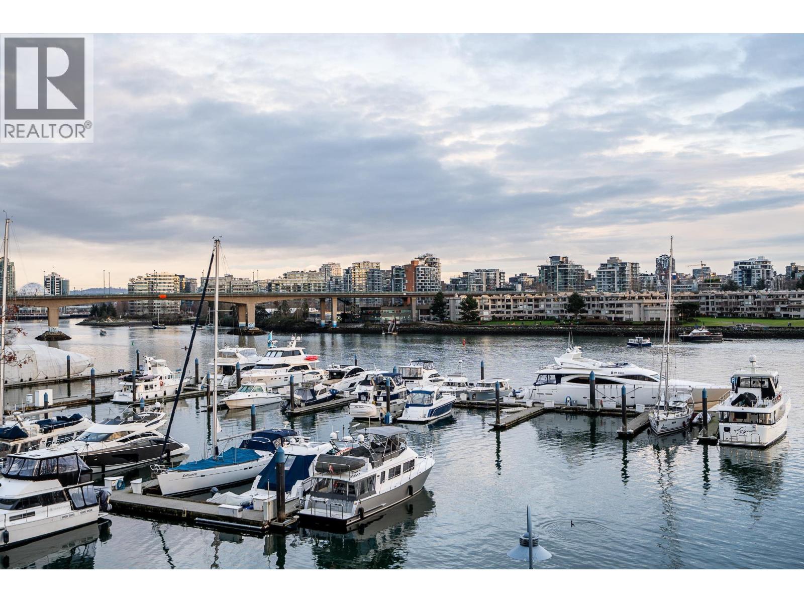 122 1228 MARINASIDE CRESCENT, Vancouver