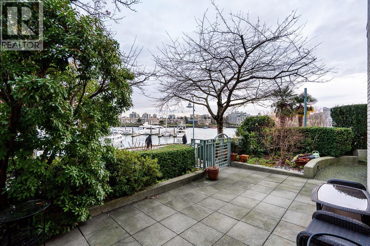 122 1228 MARINASIDE CRESCENT, Vancouver