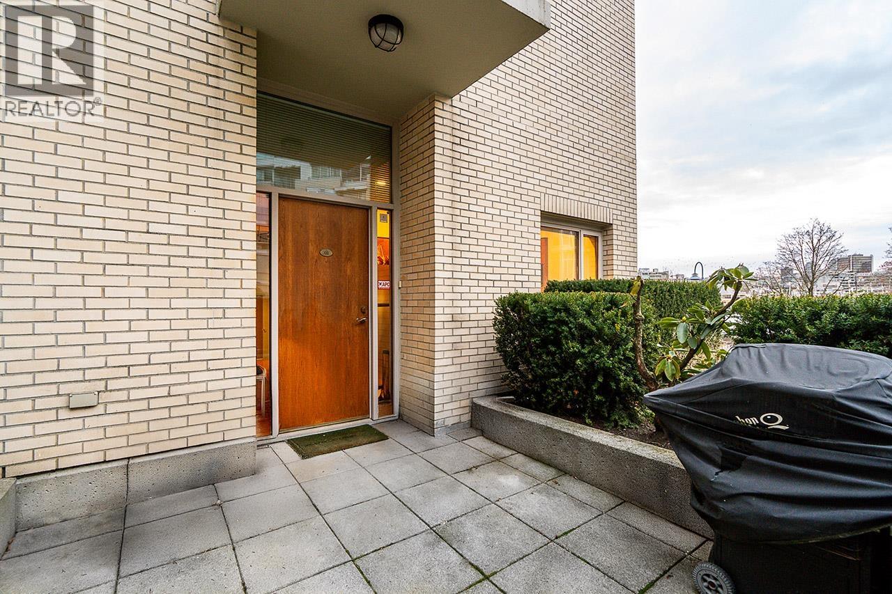 122 1228 MARINASIDE CRESCENT, Vancouver