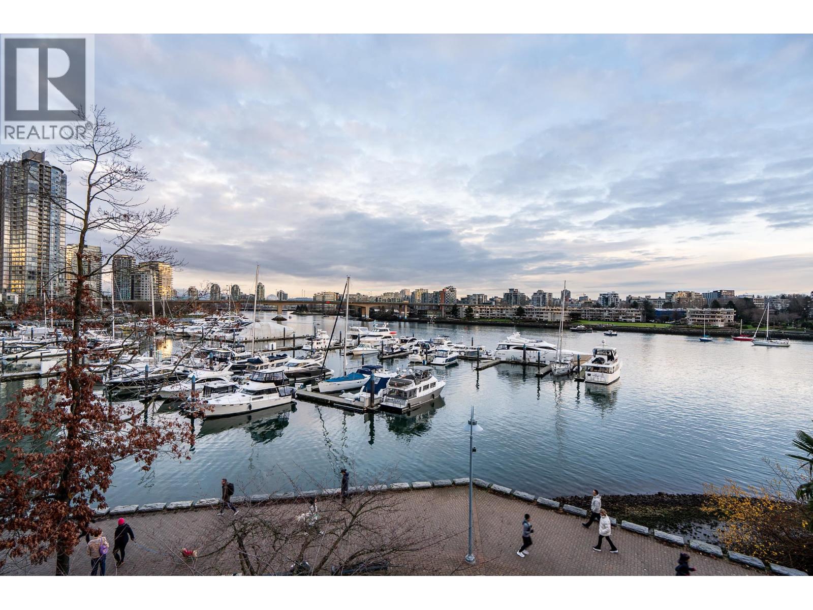 122 1228 MARINASIDE CRESCENT, Vancouver