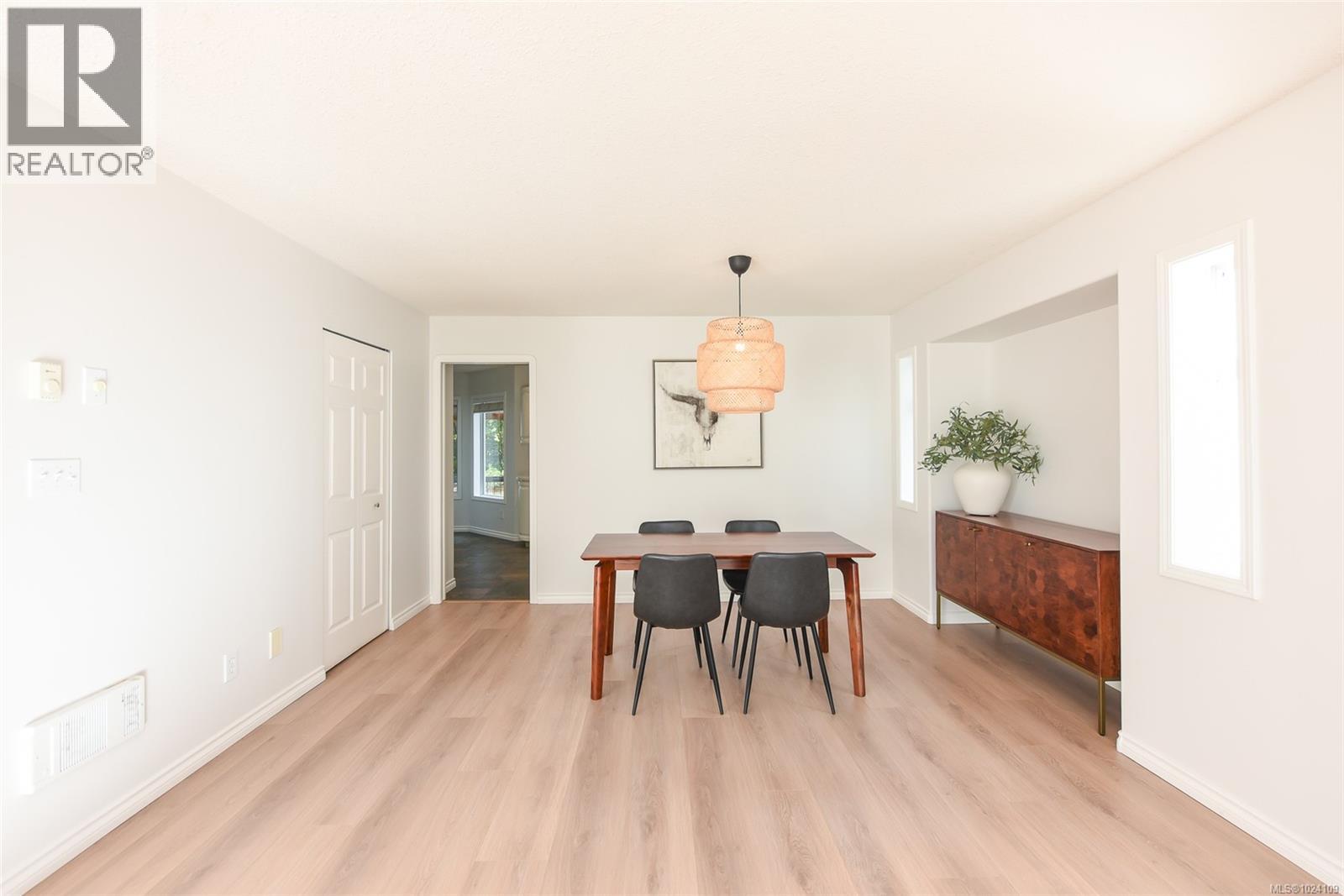 8868 Erickson Pl - 53
