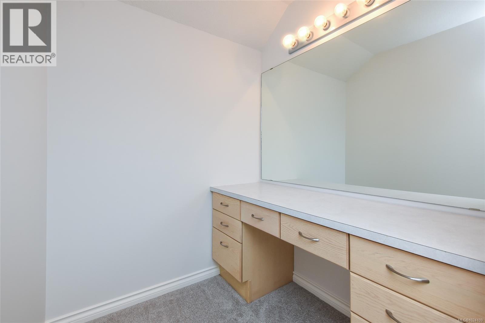 8868 Erickson Pl - 63