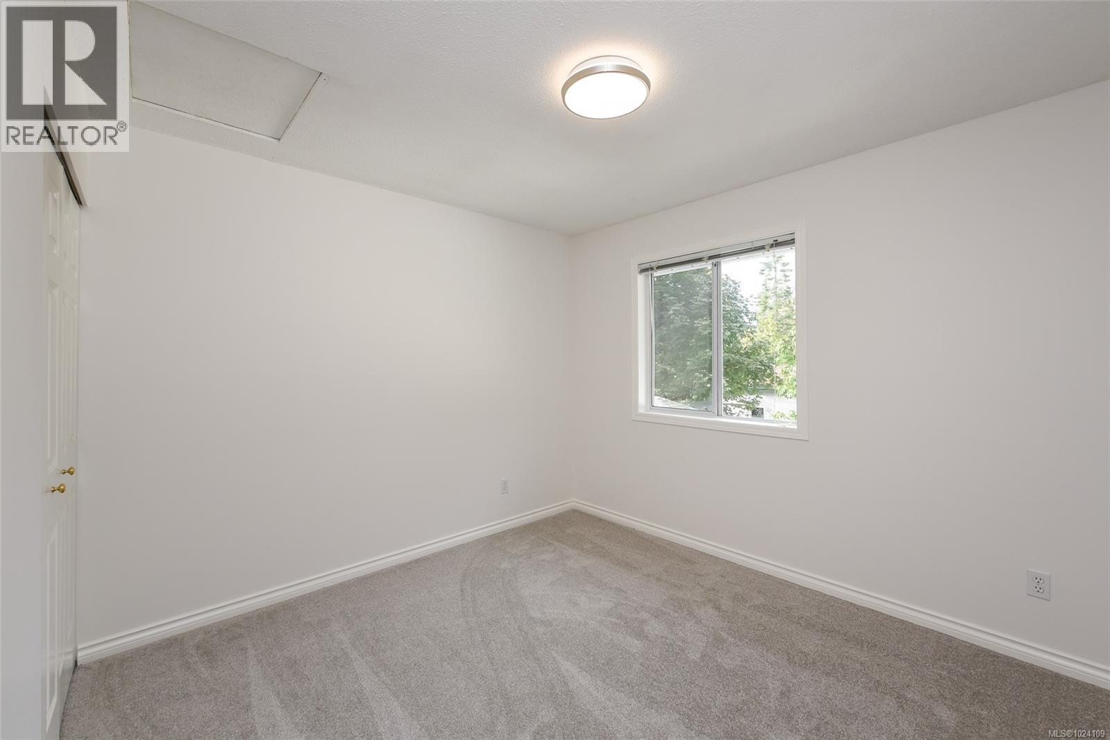 8868 Erickson Pl - 73