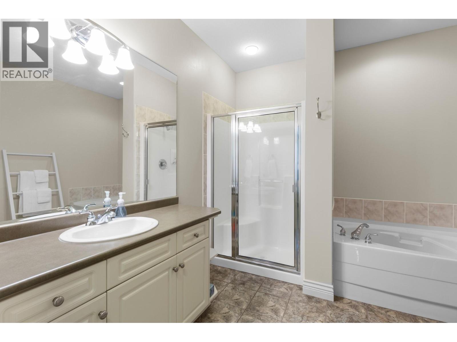 4032A Lake Avenue, Peachland