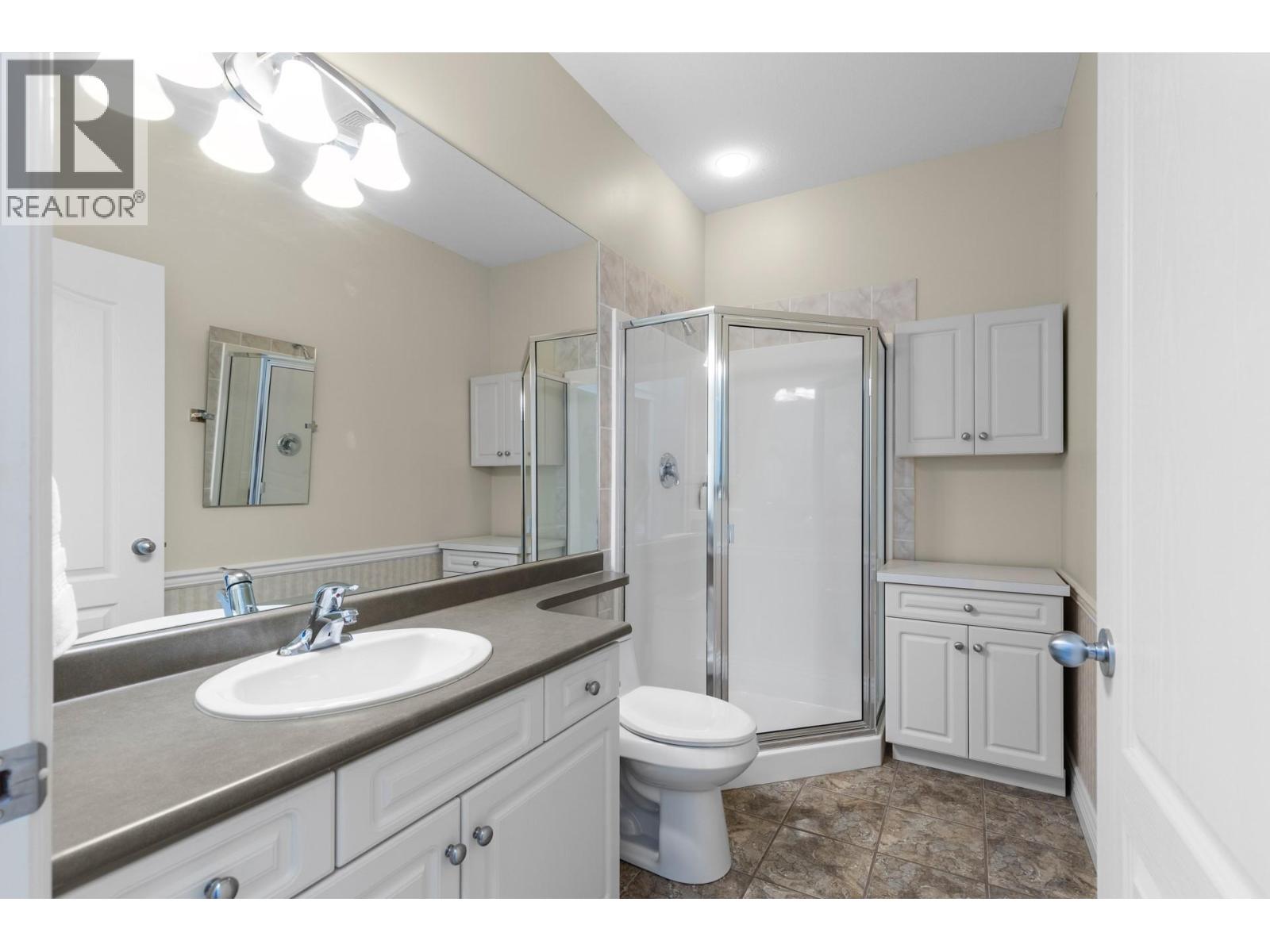 4032A Lake Avenue, Peachland