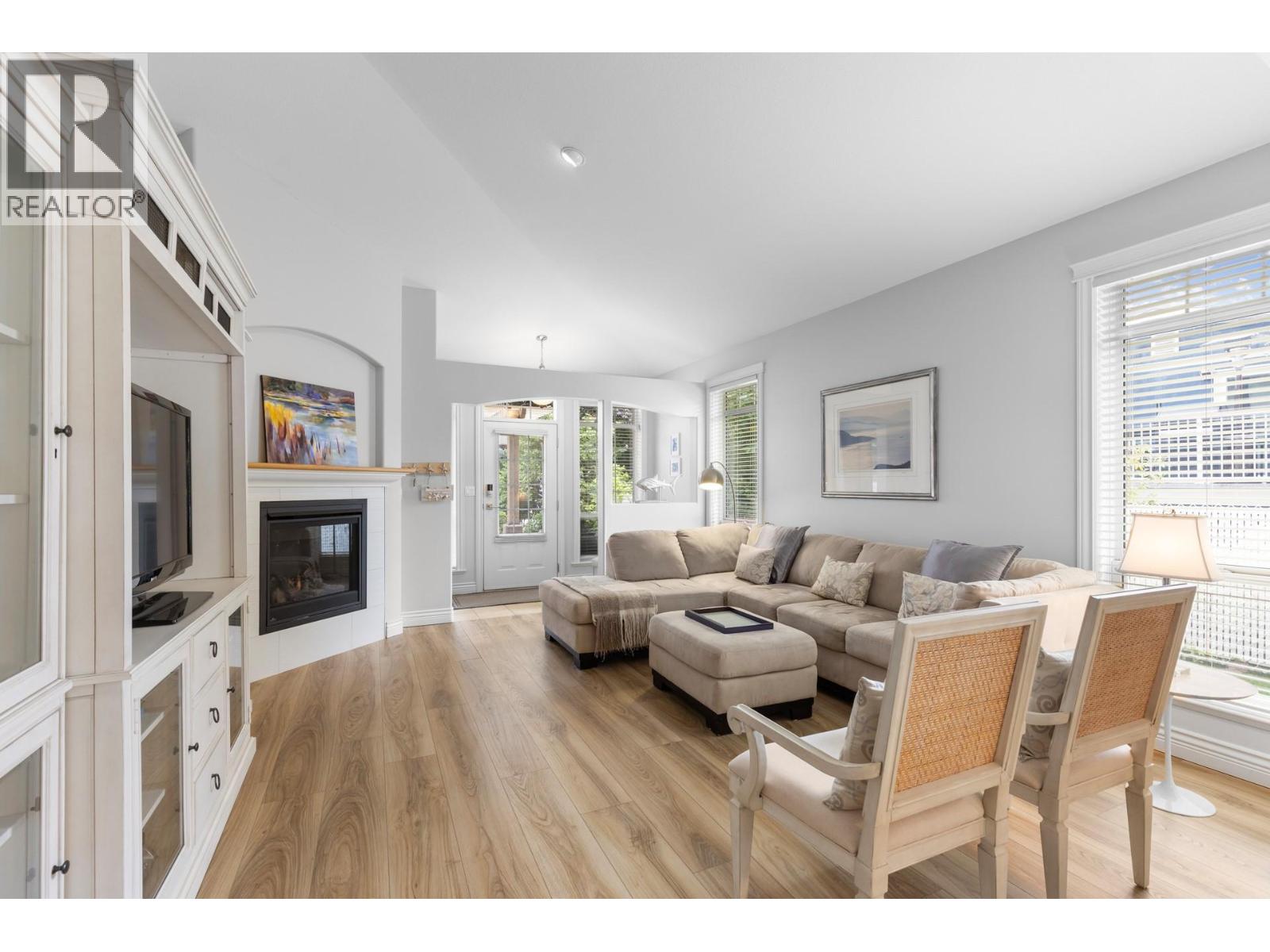 4032A Lake Avenue, Peachland