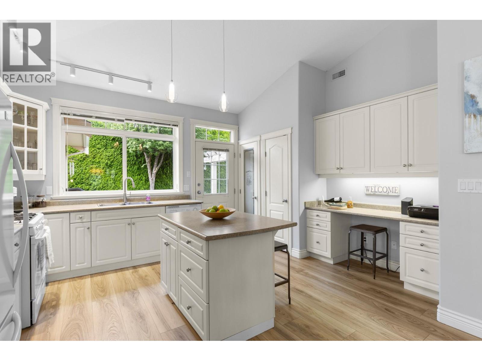 4032A Lake Avenue, Peachland