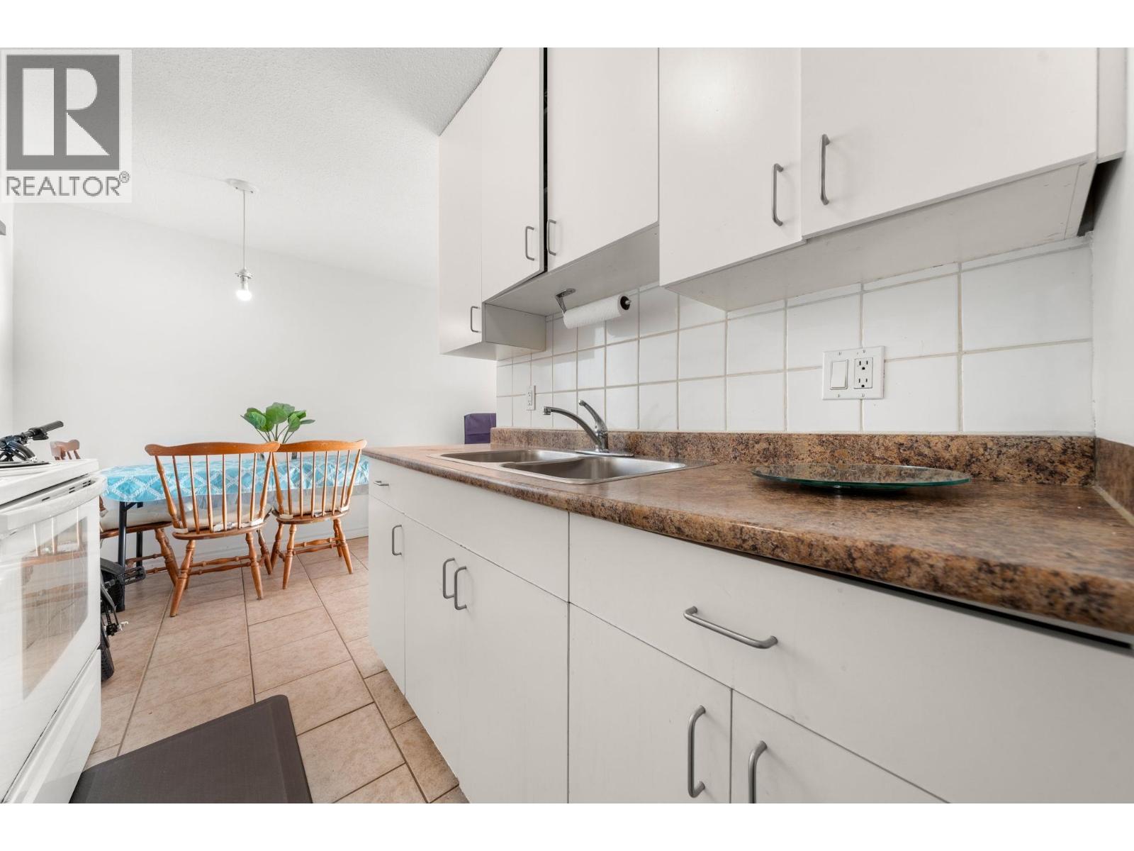 3 135 W 21ST STREET, North Vancouver