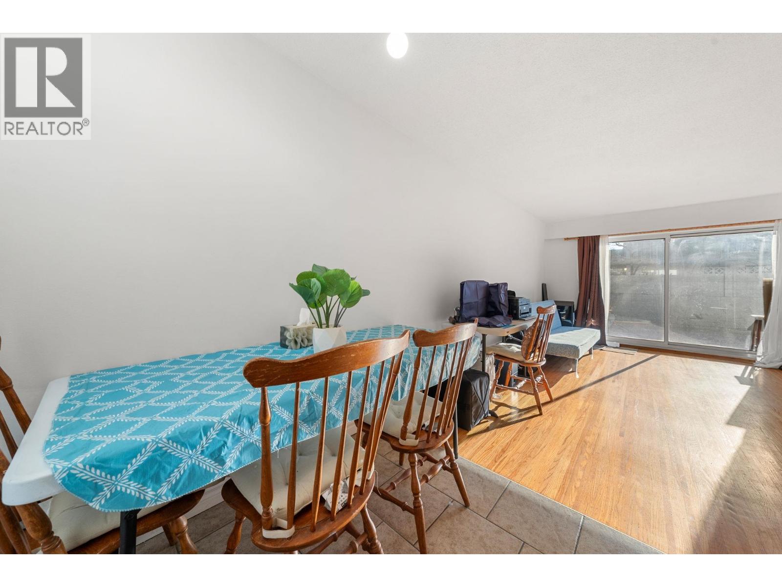 3 135 W 21ST STREET, North Vancouver