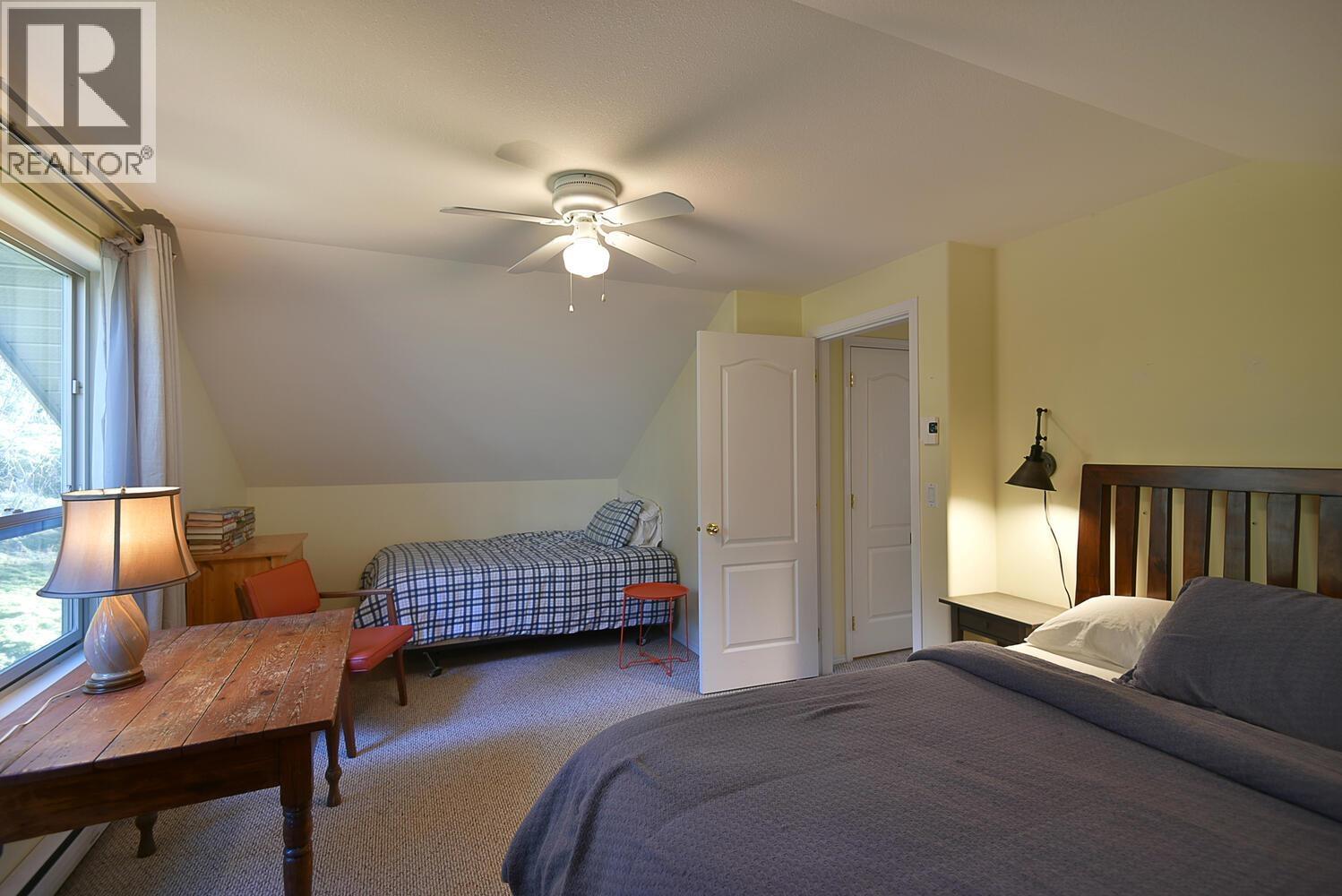 8650 REDROOFFS ROAD, Halfmoon Bay