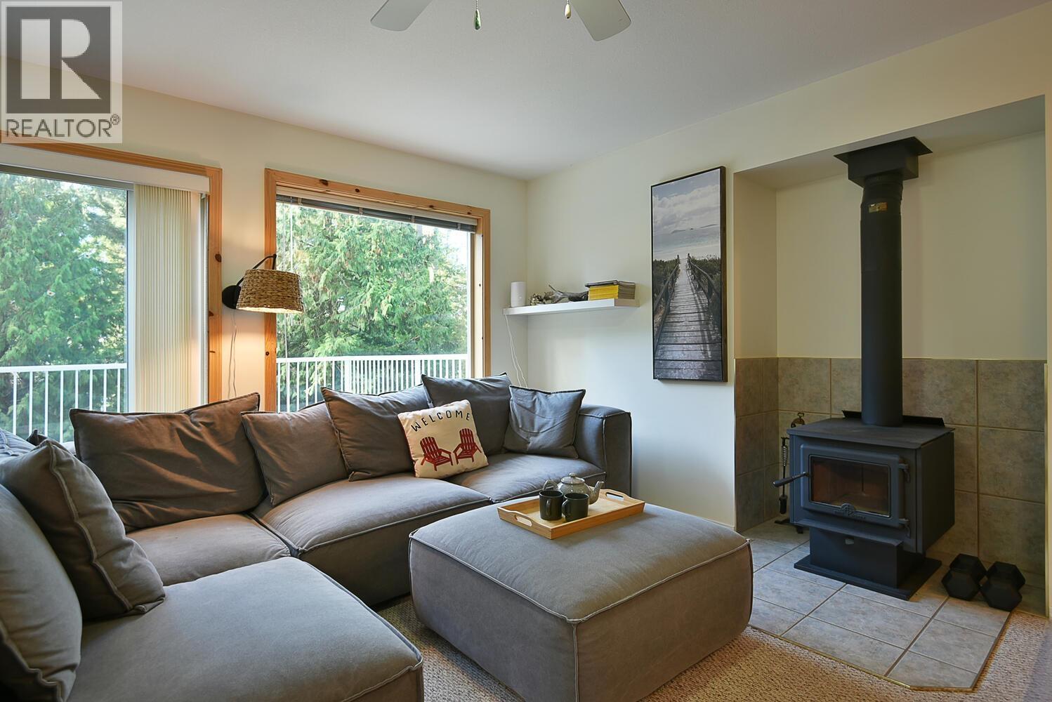 8650 REDROOFFS ROAD, Halfmoon Bay