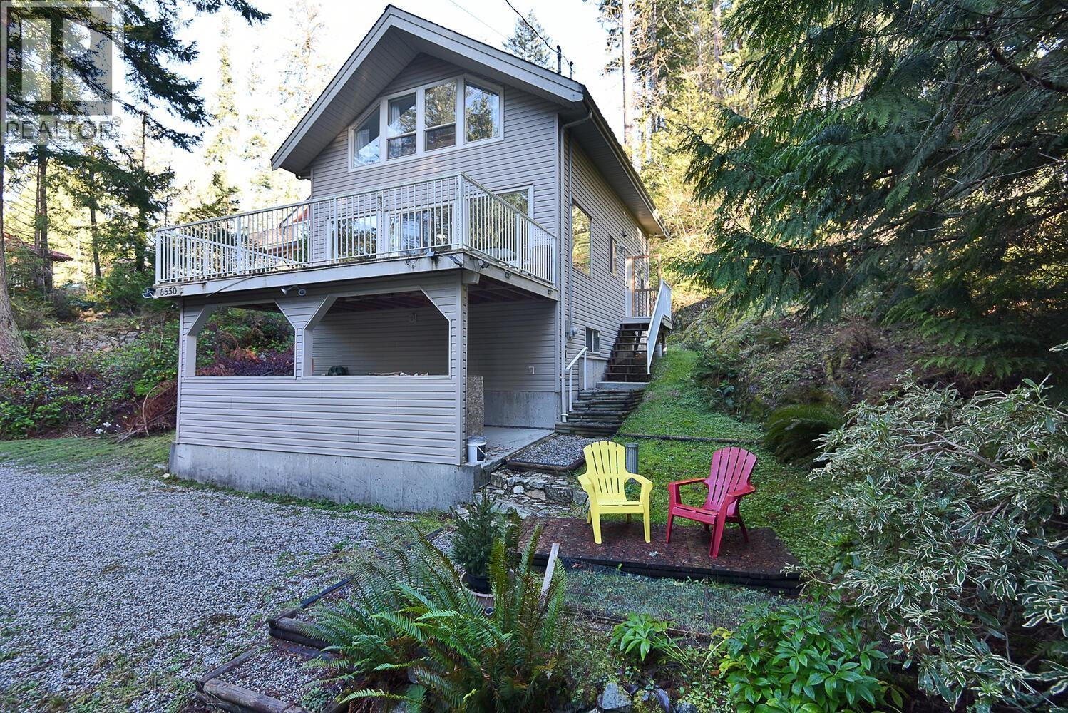 8650 REDROOFFS ROAD, Halfmoon Bay