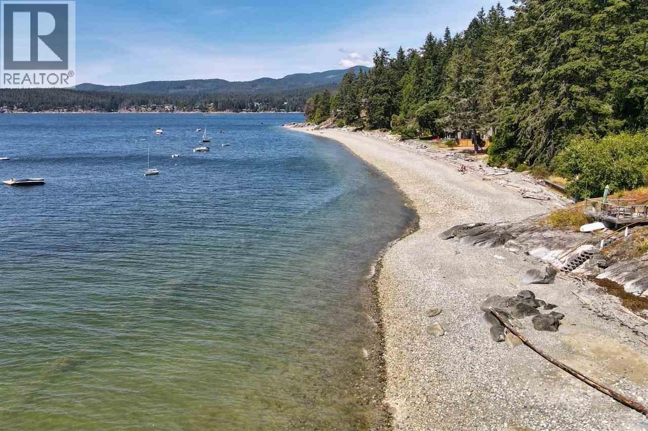 8650 REDROOFFS ROAD, Halfmoon Bay