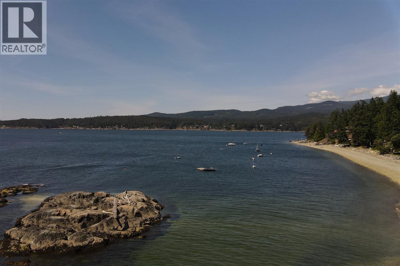 8650 REDROOFFS ROAD, Halfmoon Bay