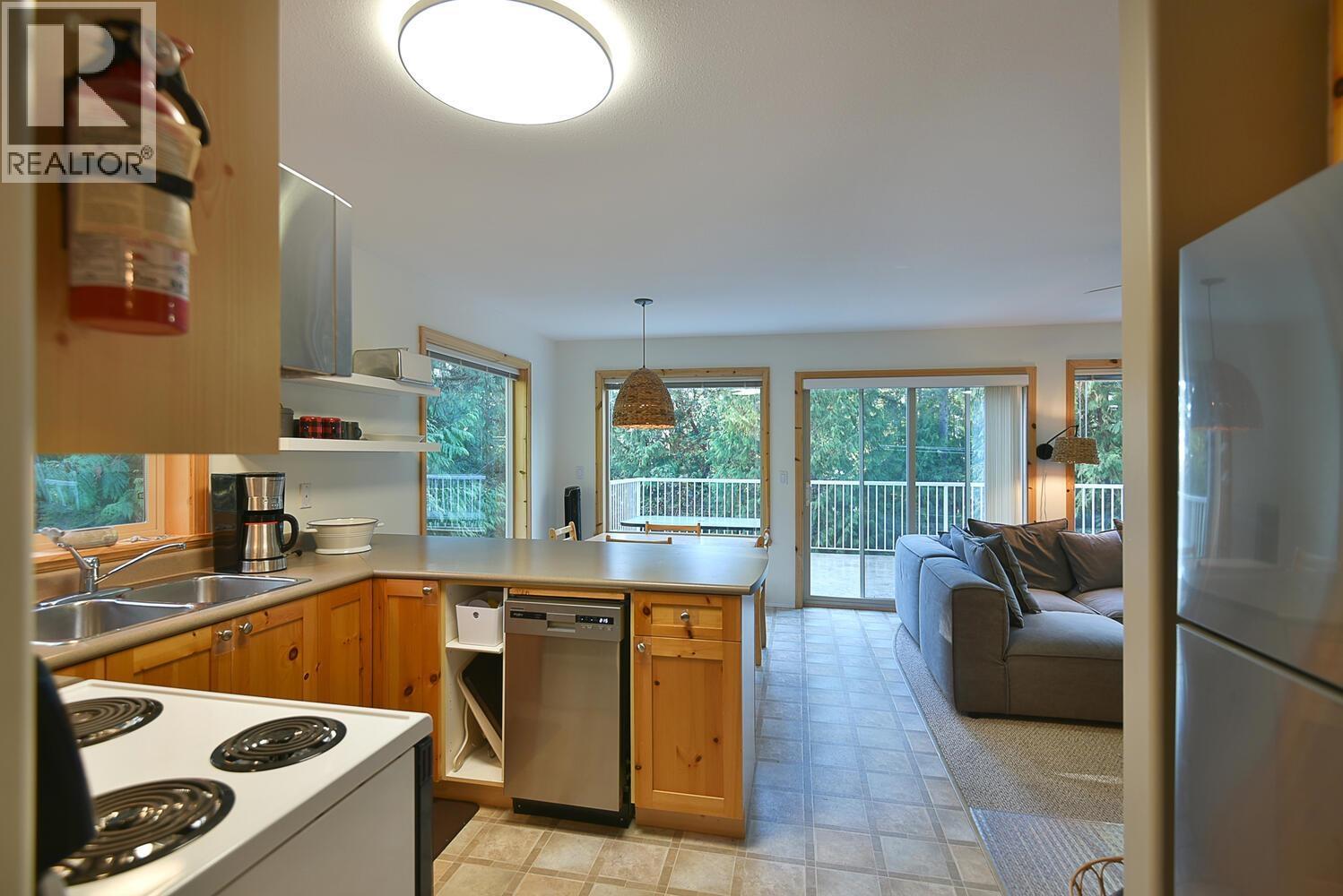 8650 REDROOFFS ROAD, Halfmoon Bay