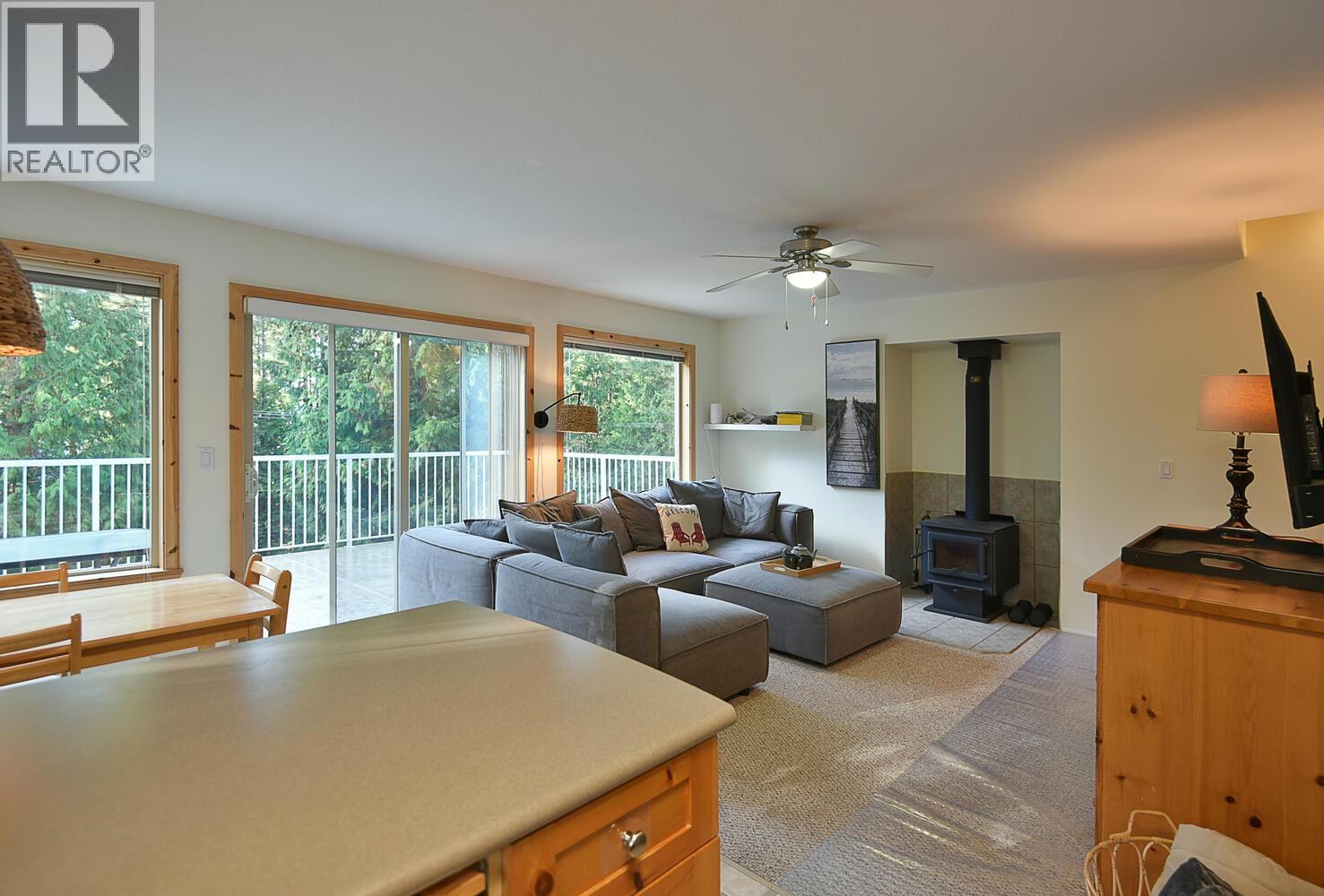 8650 REDROOFFS ROAD, Halfmoon Bay